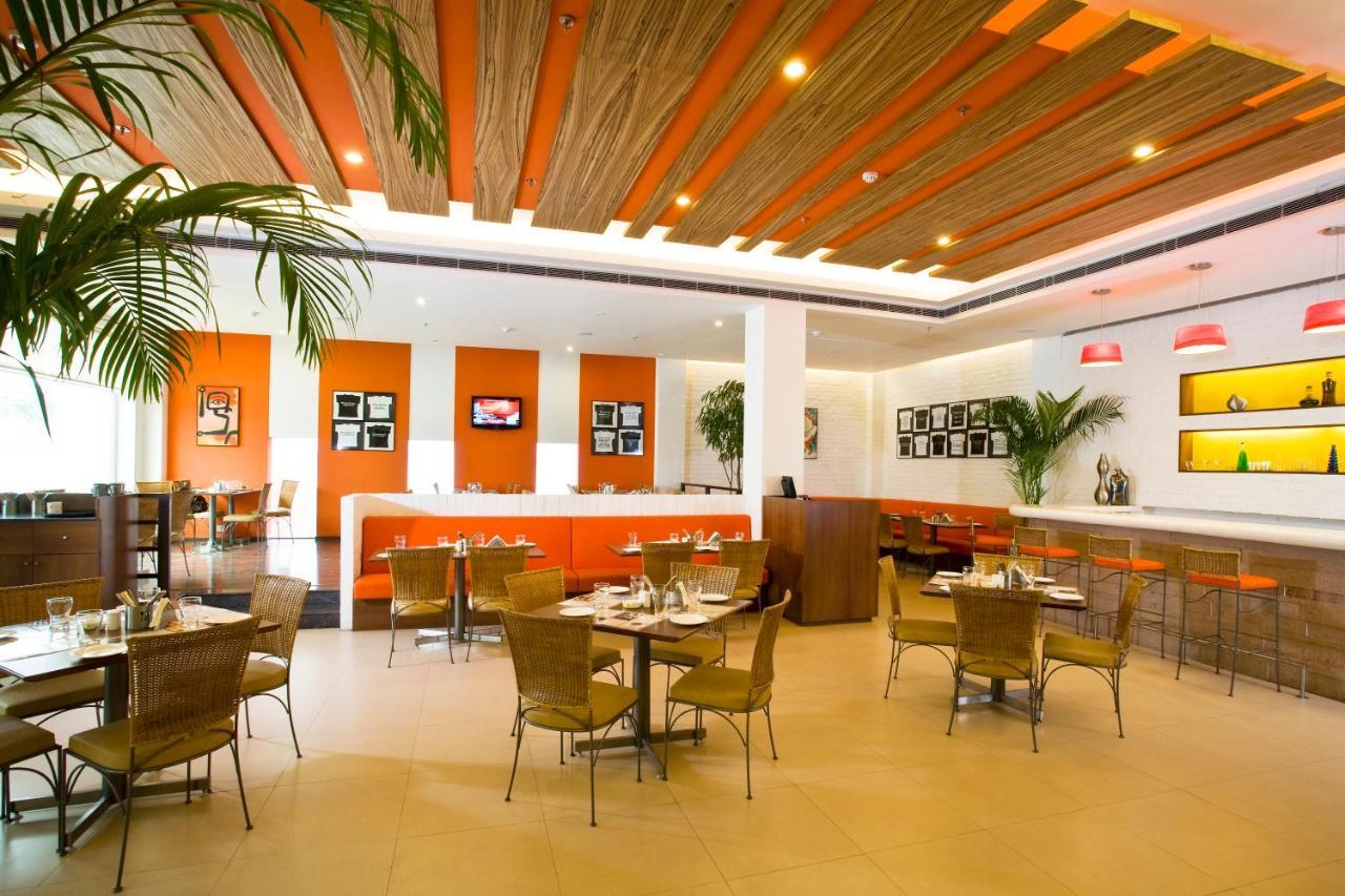 Lemon Tree Hotel, East Delhi Mall, Kaushambi Ghaziabad Exterior photo